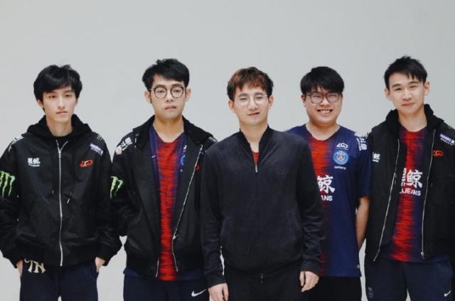 手的尴尬纪 手的尴尬纪