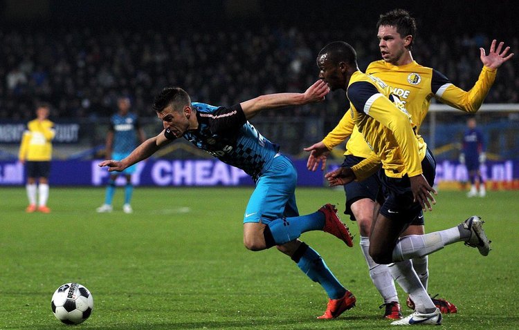 中在他们身 中在他们身